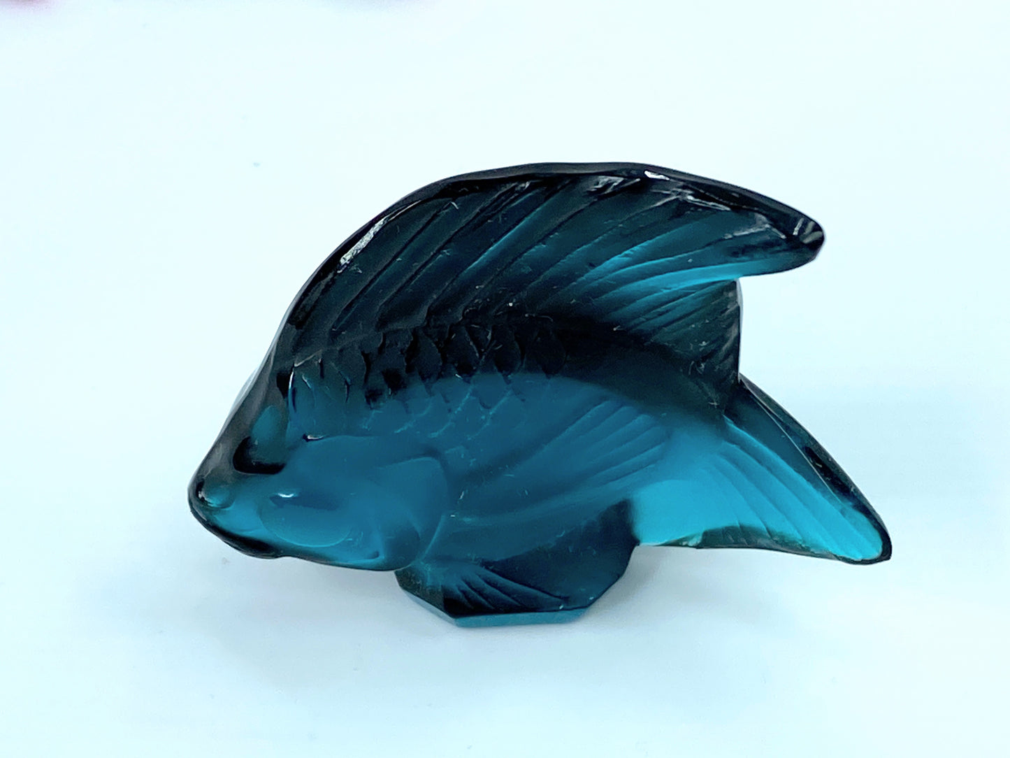 LALIQUE Fish Blu-Cap Ferrat 2" x 2 1/4"