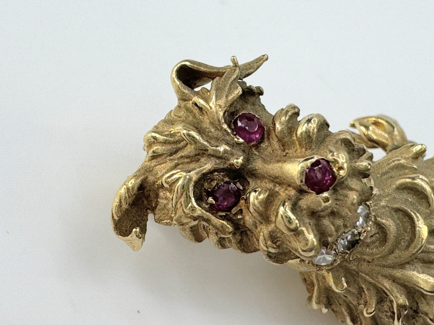 A fine 14ct yellow gold dog pattern Ruby Diamond brooch 7.4g JR9391