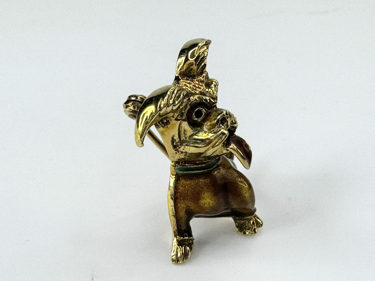 A fine 14K yellow gold enamel dog brooch 7.7g JR9393