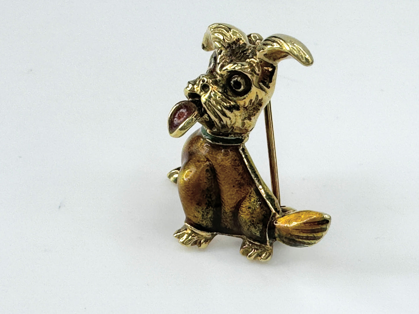 A fine 14K yellow gold enamel dog brooch 7.7g JR9393