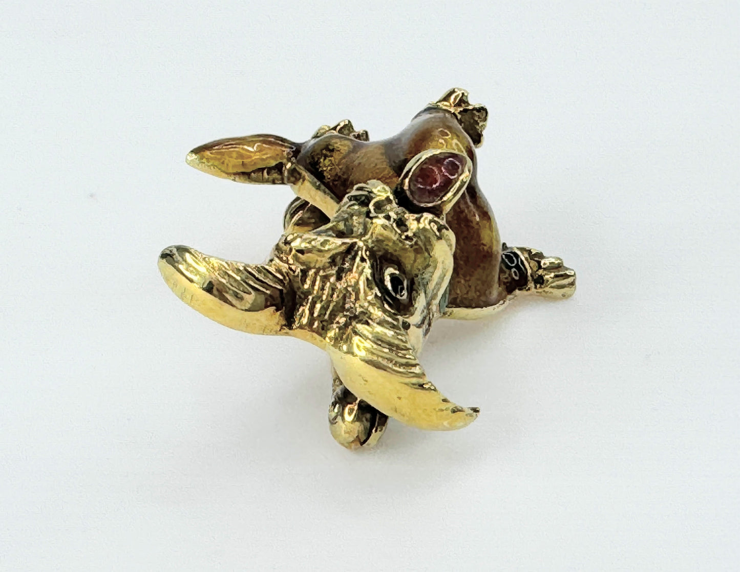 A fine 14K yellow gold enamel dog brooch 7.7g JR9393