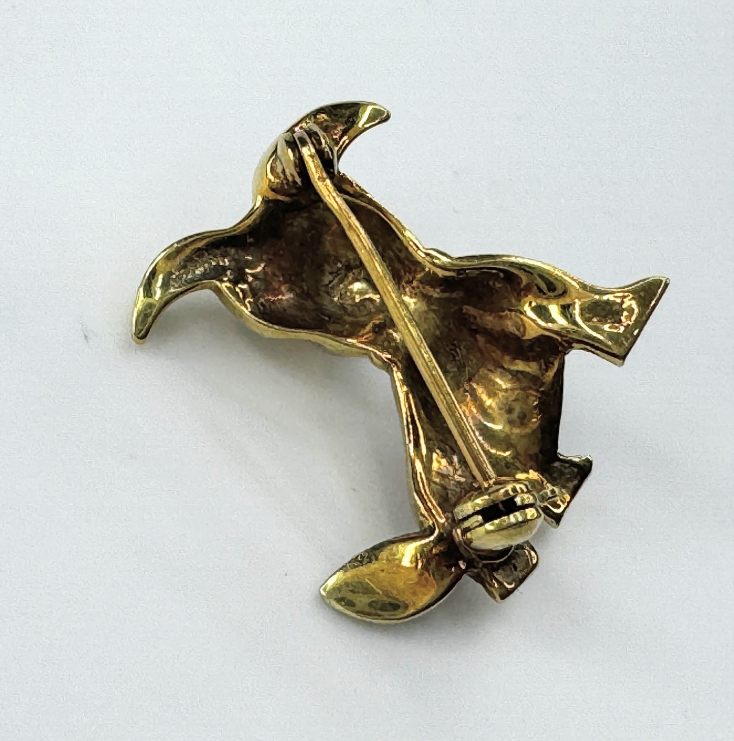 A fine 14K yellow gold enamel dog brooch 7.7g JR9393