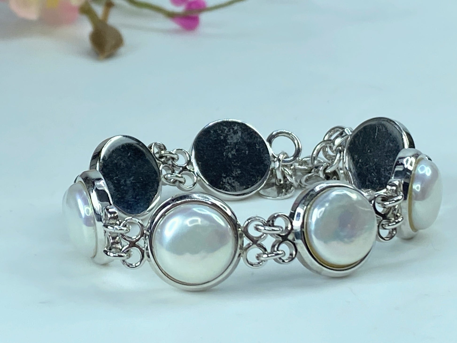 Tiffany & Co. Sterling silver Retired Iridesse Pearl bezel link bracelet JR382