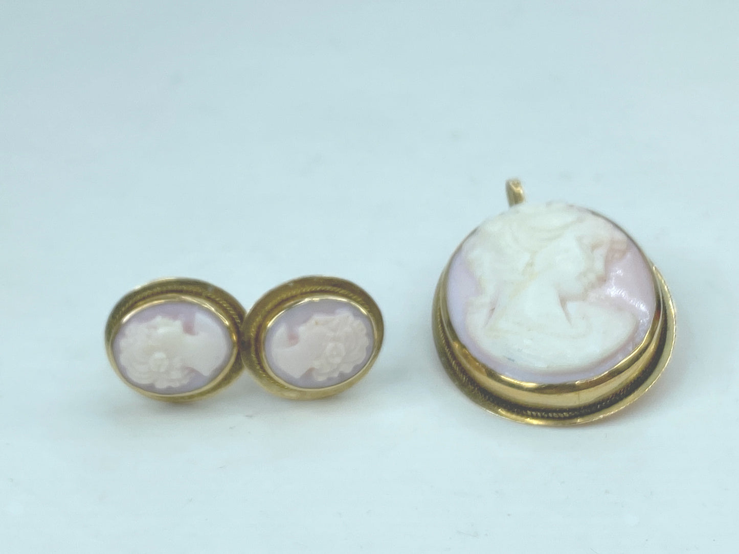 Art Deco 14K gold hand carved seashell Victoria grace matching set in box JR976