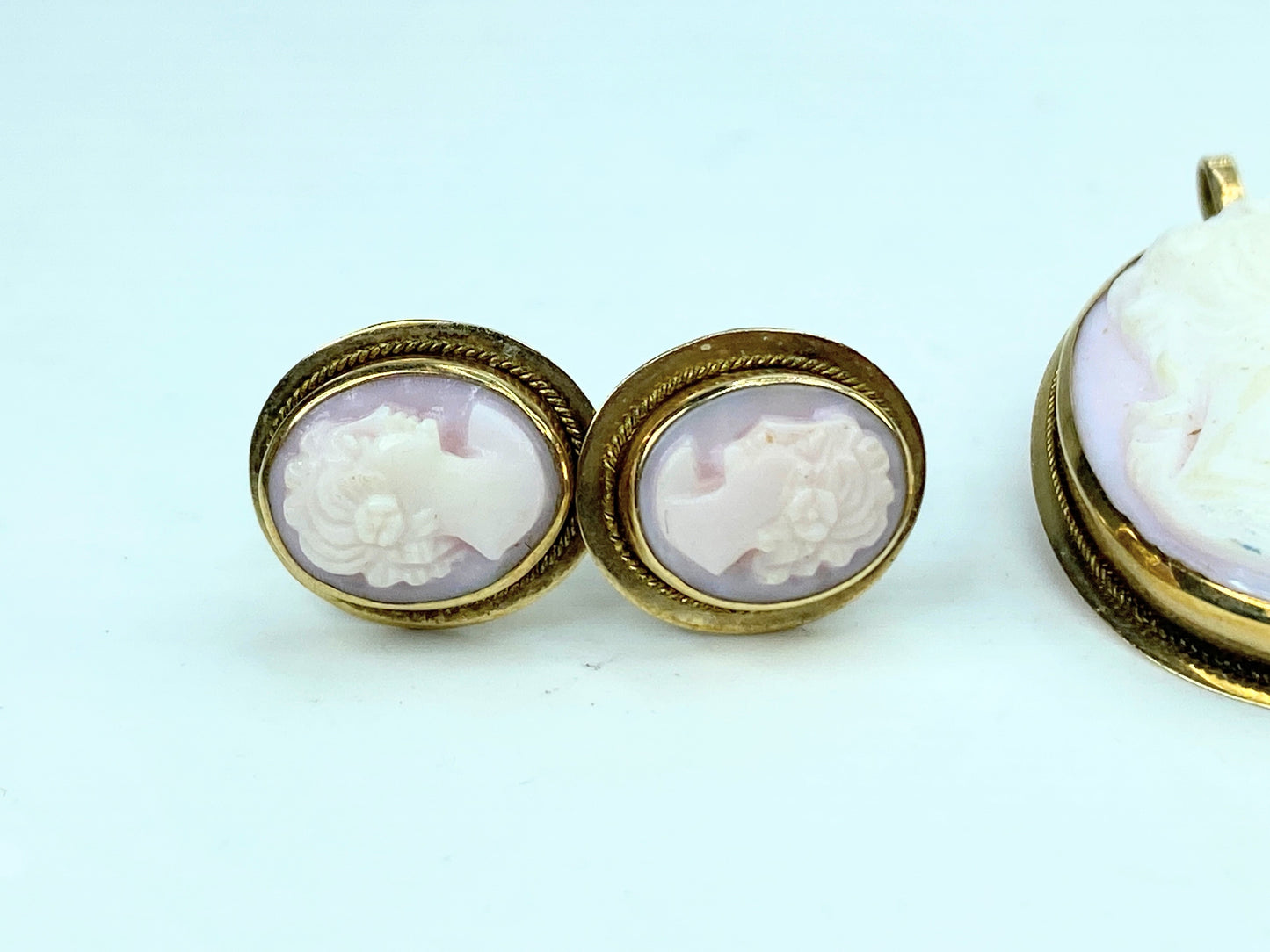 Art Deco 14K gold hand carved seashell Victoria grace matching set in box JR976