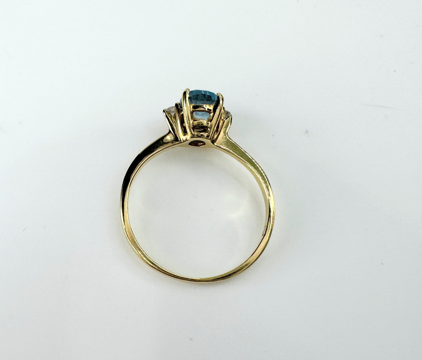 Simple 14K yellow Gold Topaz/2-Diamonds Ring JR9399