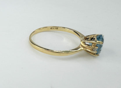 Simple 14K yellow Gold Topaz/2-Diamonds Ring JR9399