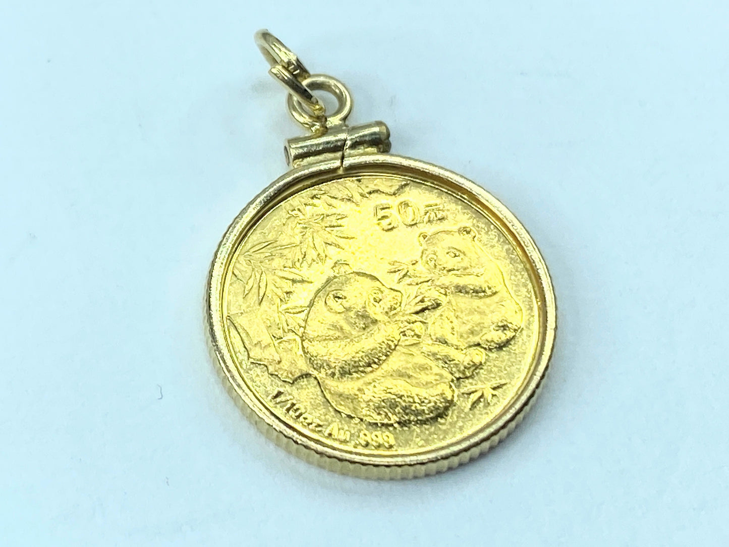 2006's 50 yuen 1/10oz Panda gold coin in 14K bezel 4.0g JR9174