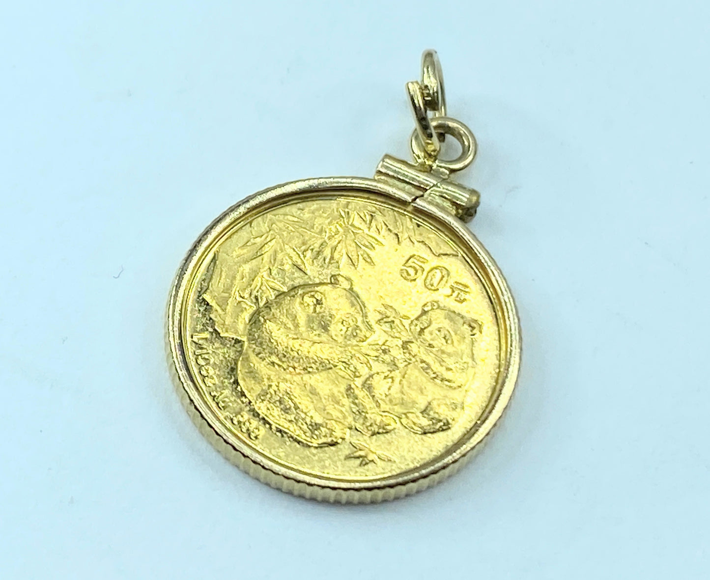 2006's 50 yuen 1/10oz Panda gold coin in 14K bezel 4.0g JR9174