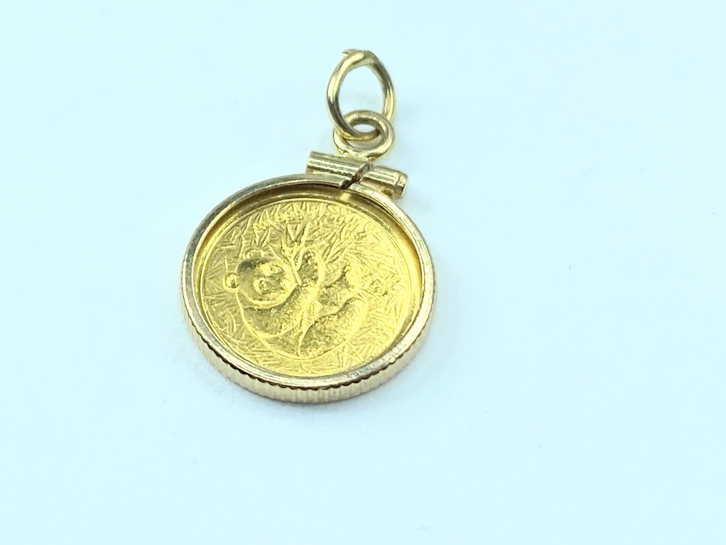 2000's 1/20th oz Panda Gold coin in 14K bezel 2.4g JR9175