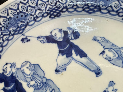 Antique Chinese Blue and White Porcelain Figural Plate A939