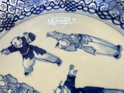 Antique Chinese Blue and White Porcelain Figural Plate A939