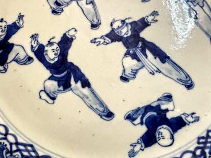 Antique Chinese Blue and White Porcelain Figural Plate A939