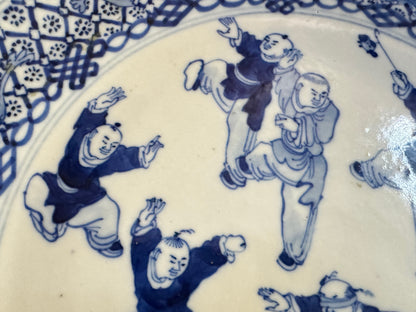 Antique Chinese Blue and White Porcelain Figural Plate A939