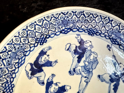 Antique Chinese Blue and White Porcelain Figural Plate A939