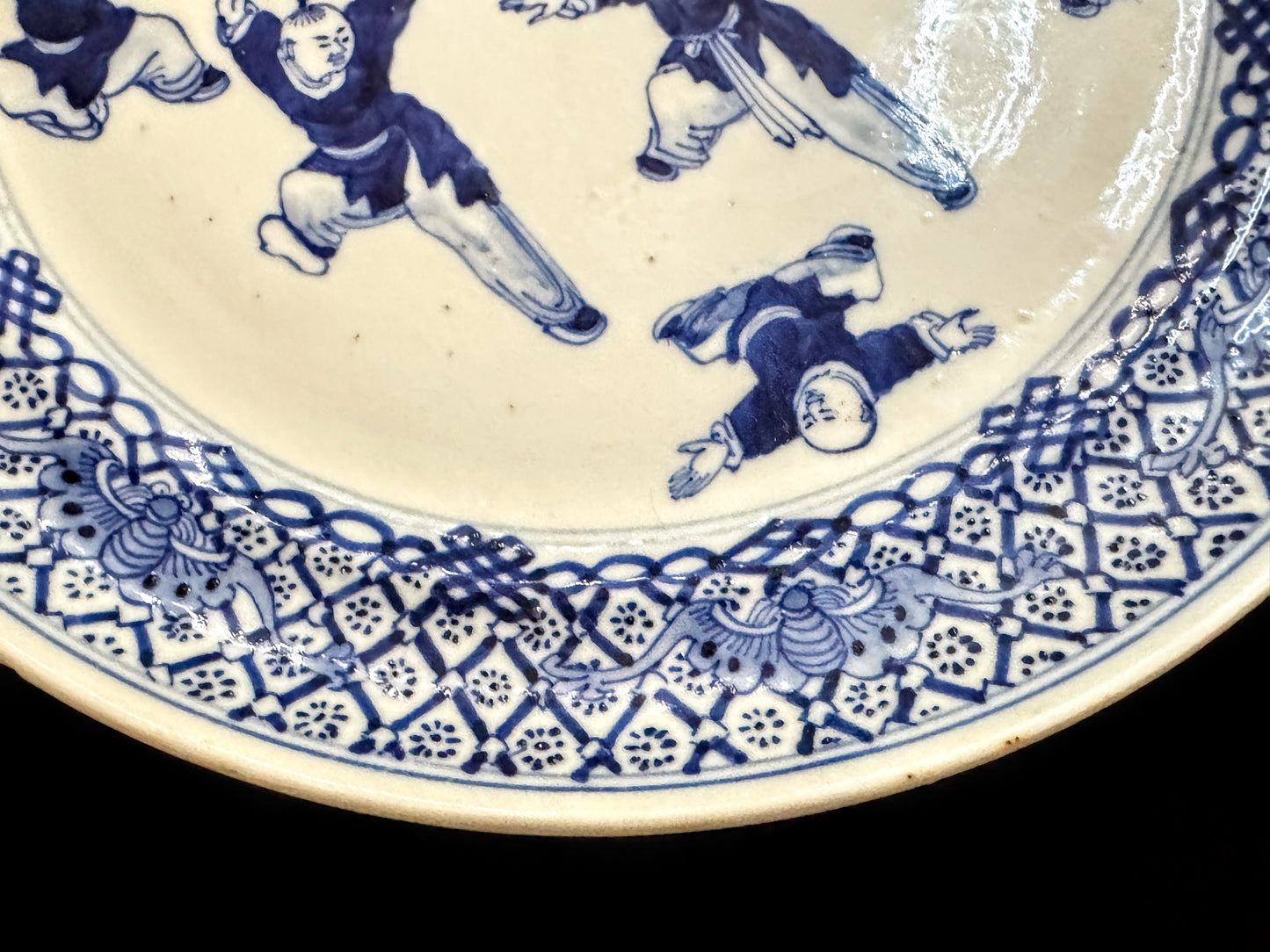 Antique Chinese Blue and White Porcelain Figural Plate A939