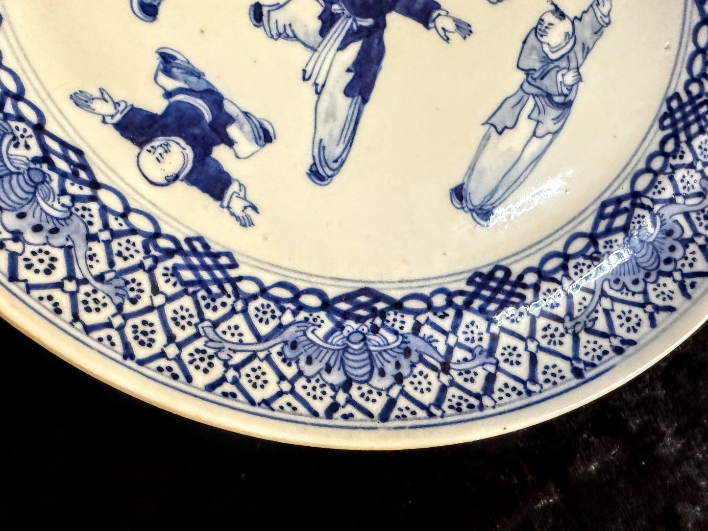 Antique Chinese Blue and White Porcelain Figural Plate A939