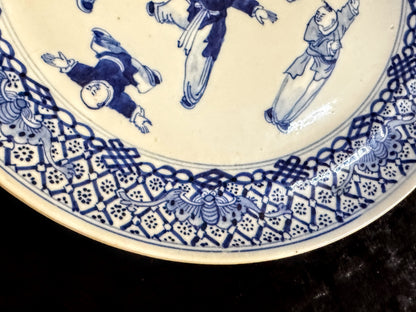 Antique Chinese Blue and White Porcelain Figural Plate A939