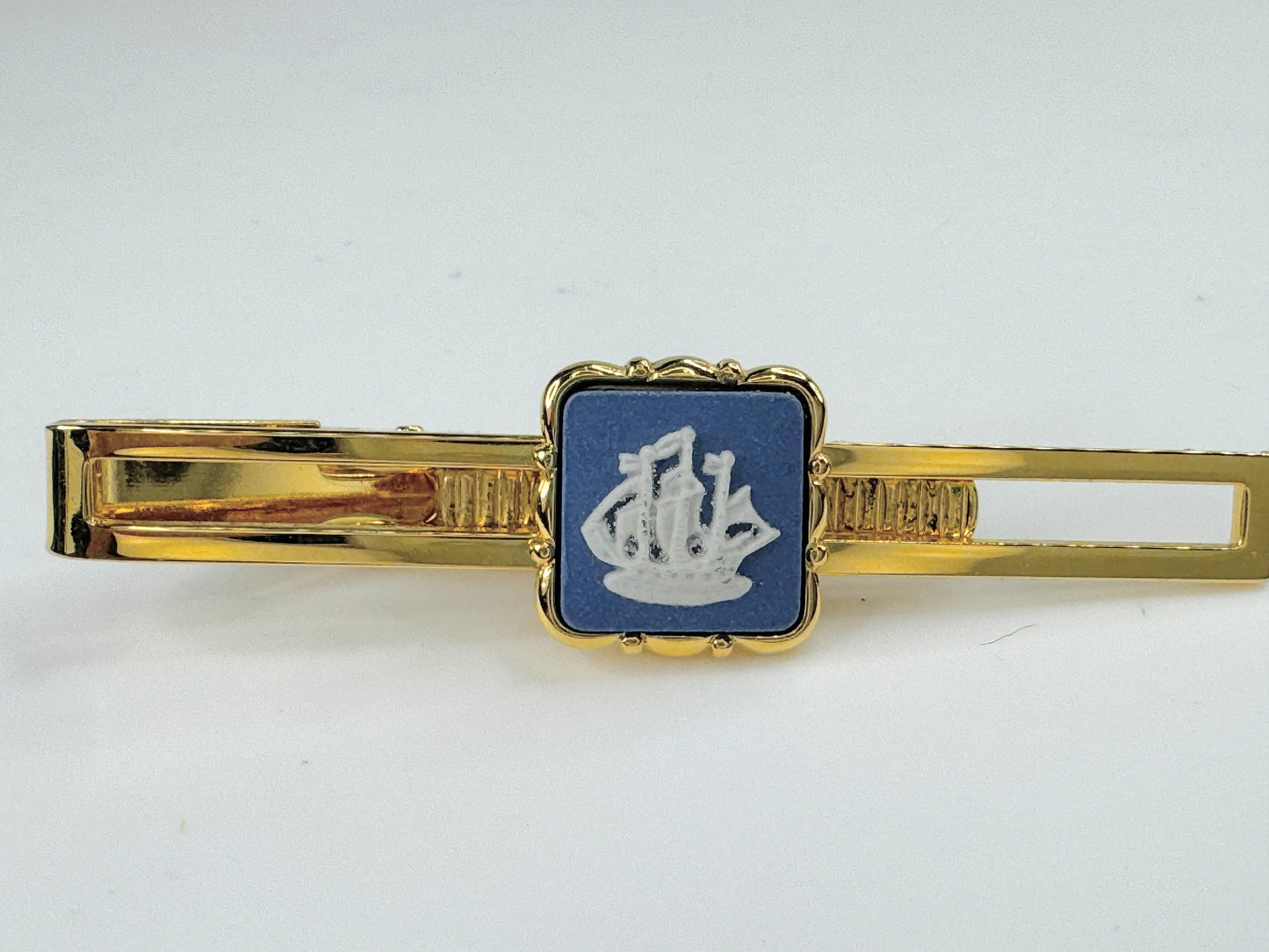 Stratton Wedgwood Jasperware  cufflink & Tie Clip Sailing Ship gilt metal JR9410