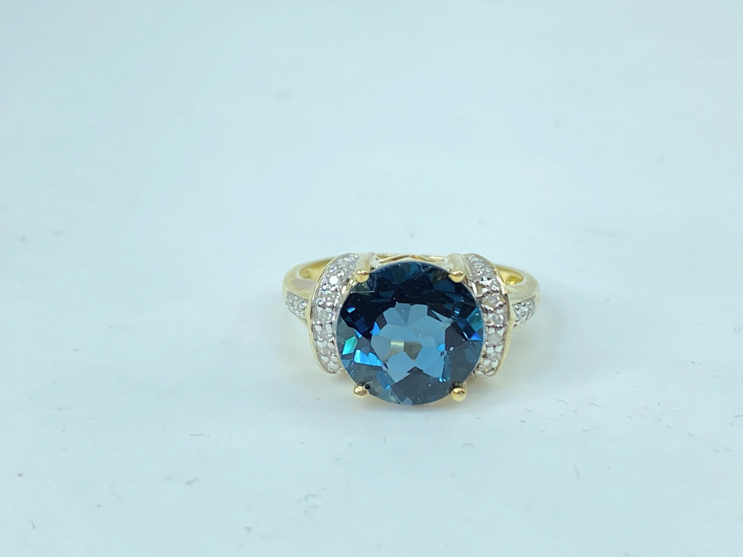 Vintage 10 Karat Yellow Gold Blue Topaz and Diamond 3.5g s6 JR985