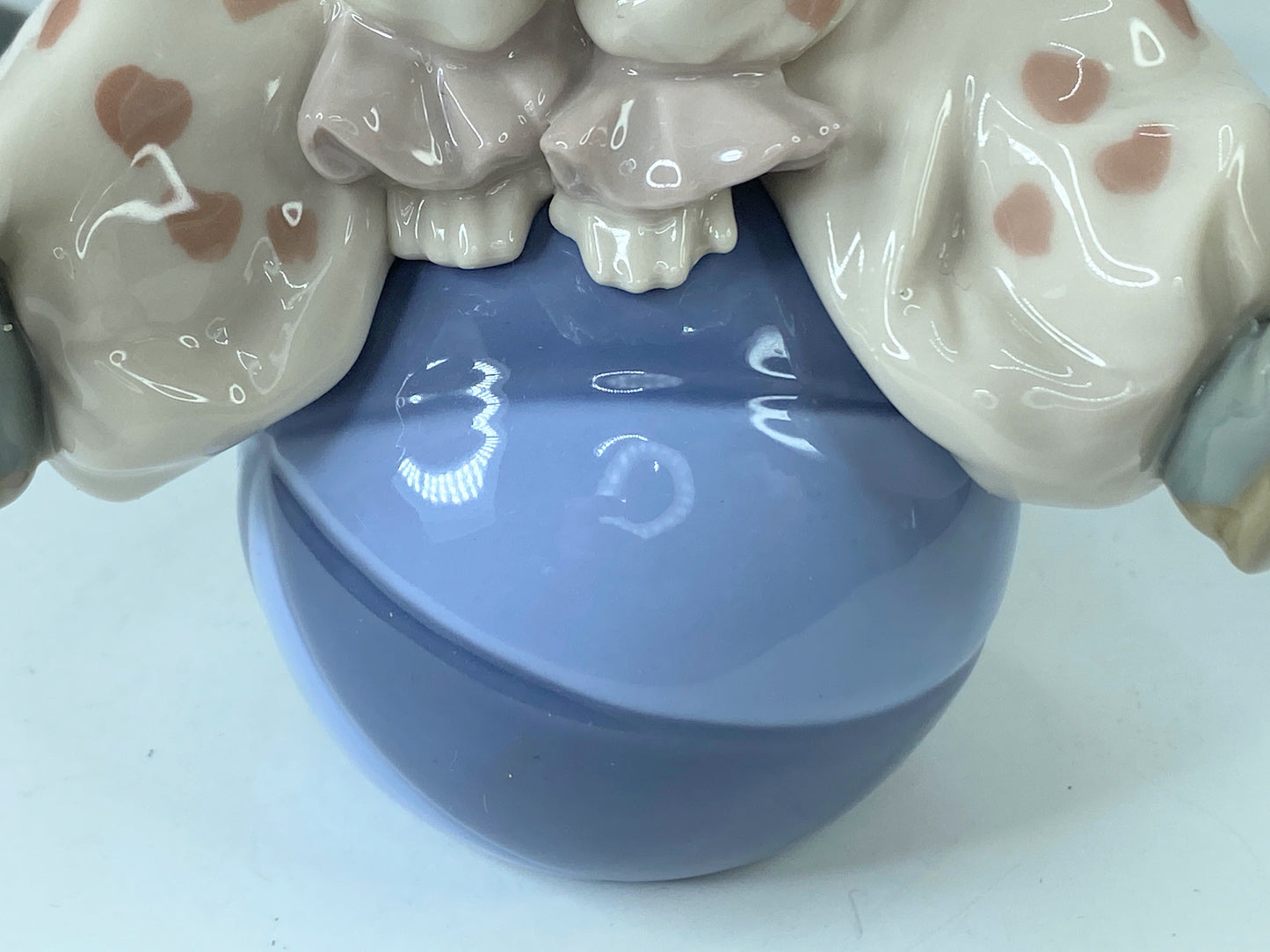 LLADRO "Having a Ball" Retired Figurine 5813 Circus Clown on a Ball