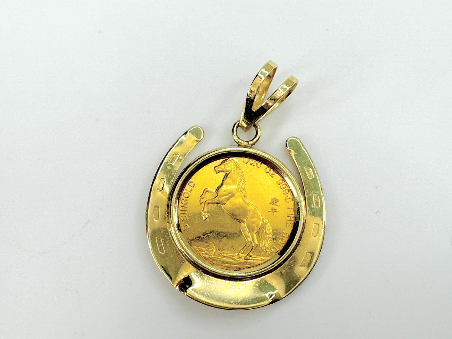 1990 Singapore 1/20 oz Gold 5 Singold Horse in 14K Horseshoe pendant JR9414