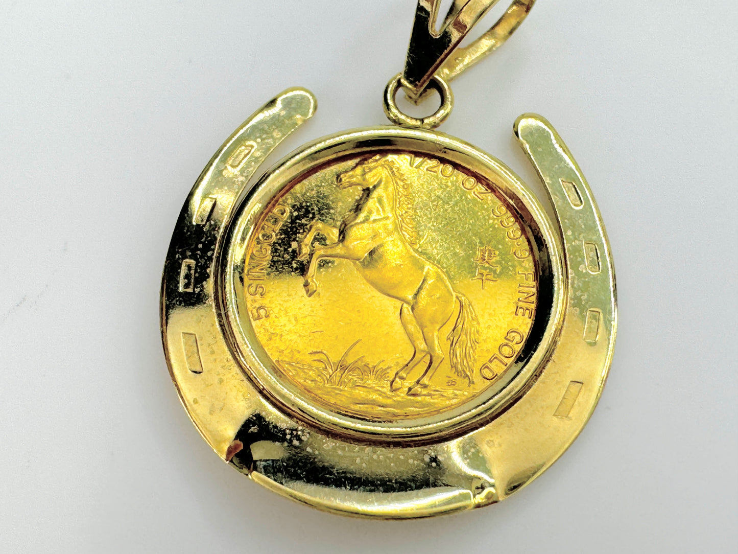 1990 Singapore 1/20 oz Gold 5 Singold Horse in 14K Horseshoe pendant JR9414