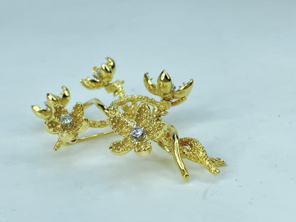 La Triomph 18K Gold and Diamond Tremblant Articulated Floral Pin Brooch JR987