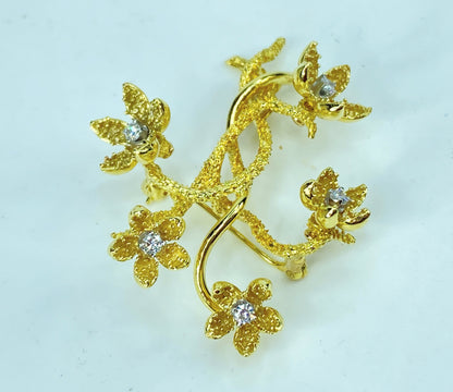 La Triomph 18K Gold and Diamond Tremblant Articulated Floral Pin Brooch JR987