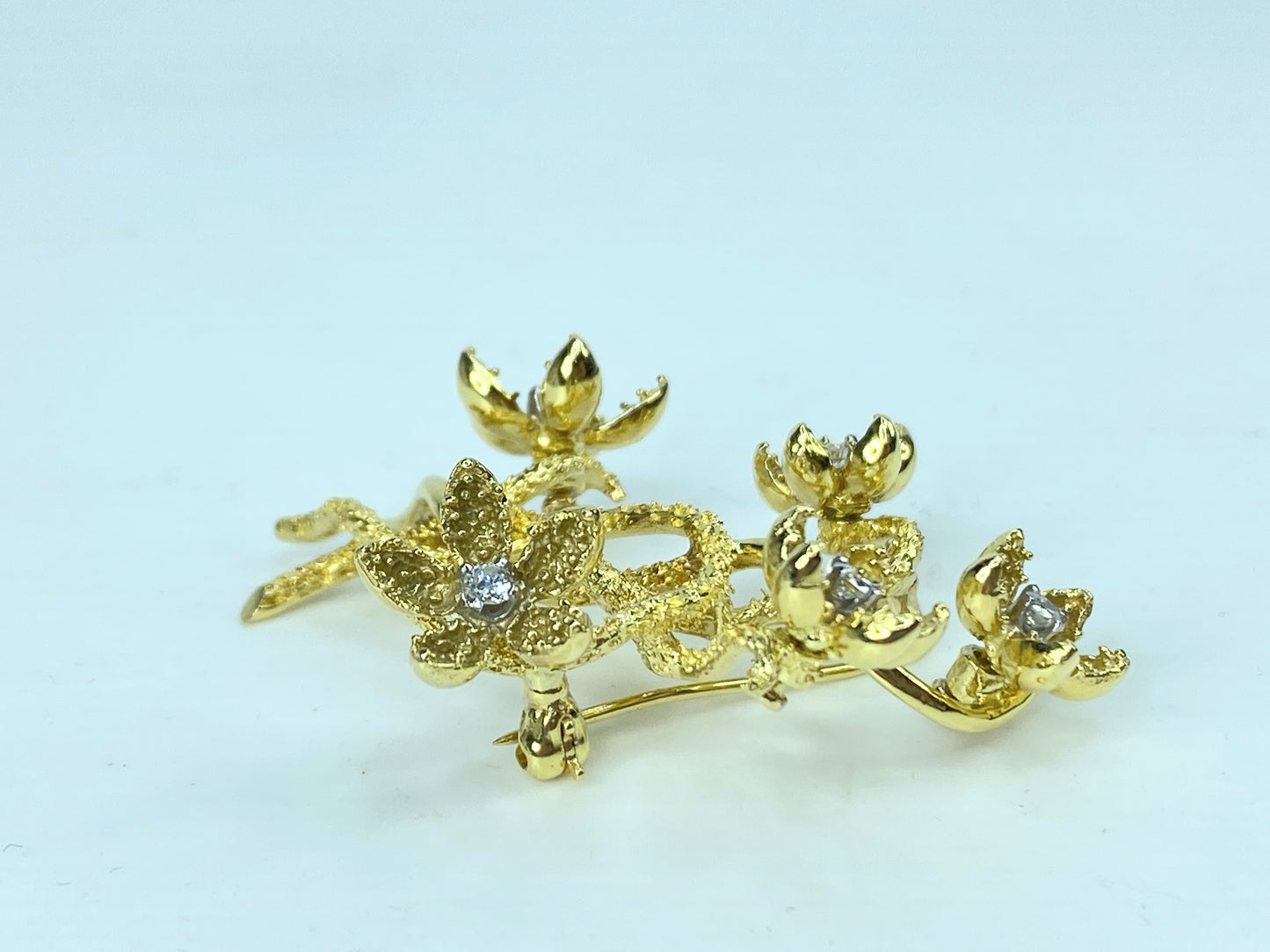 La Triomph 18K Gold and Diamond Tremblant Articulated Floral Pin Brooch JR987