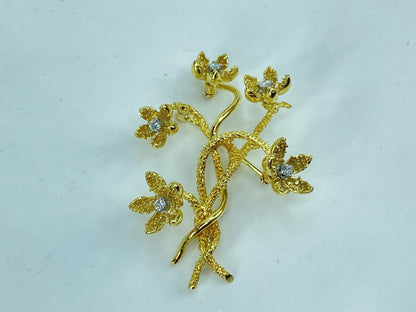 La Triomph 18K Gold and Diamond Tremblant Articulated Floral Pin Brooch JR987
