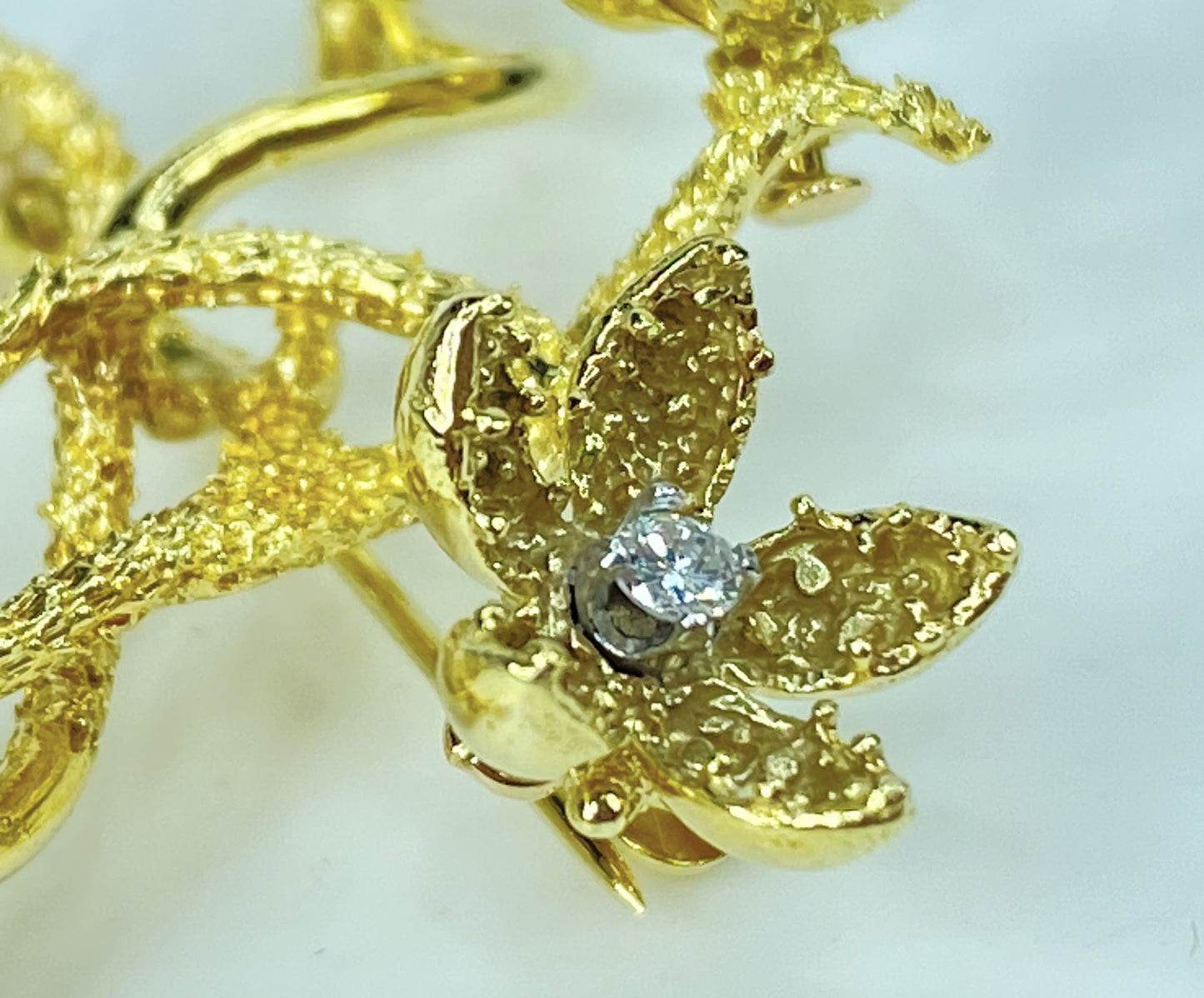 La Triomph 18K Gold and Diamond Tremblant Articulated Floral Pin Brooch JR987