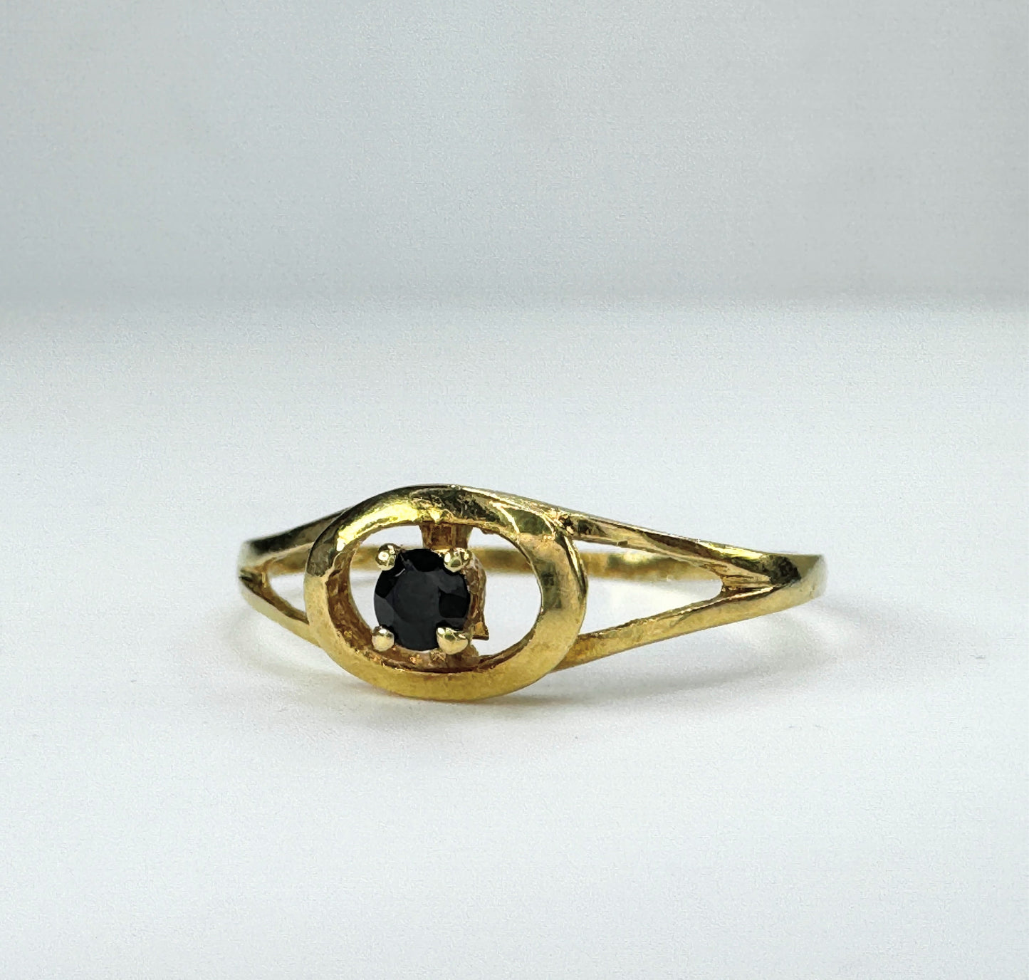 18K yellow gold Sapphire ring open working design 1.4g s6.75 JR9416