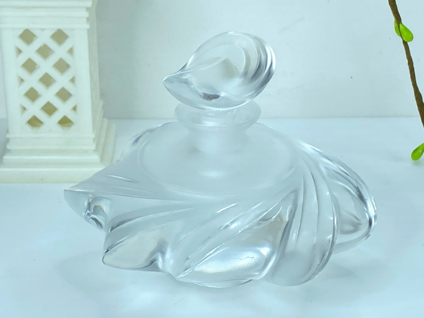 Lalique Crystal Samoa (Modern Wave) with stopper perfume bottle