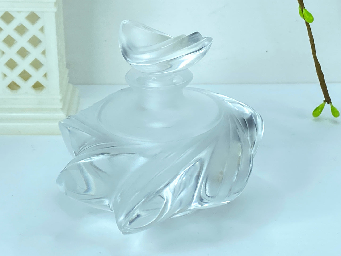 Lalique Crystal Samoa (Modern Wave) with stopper perfume bottle