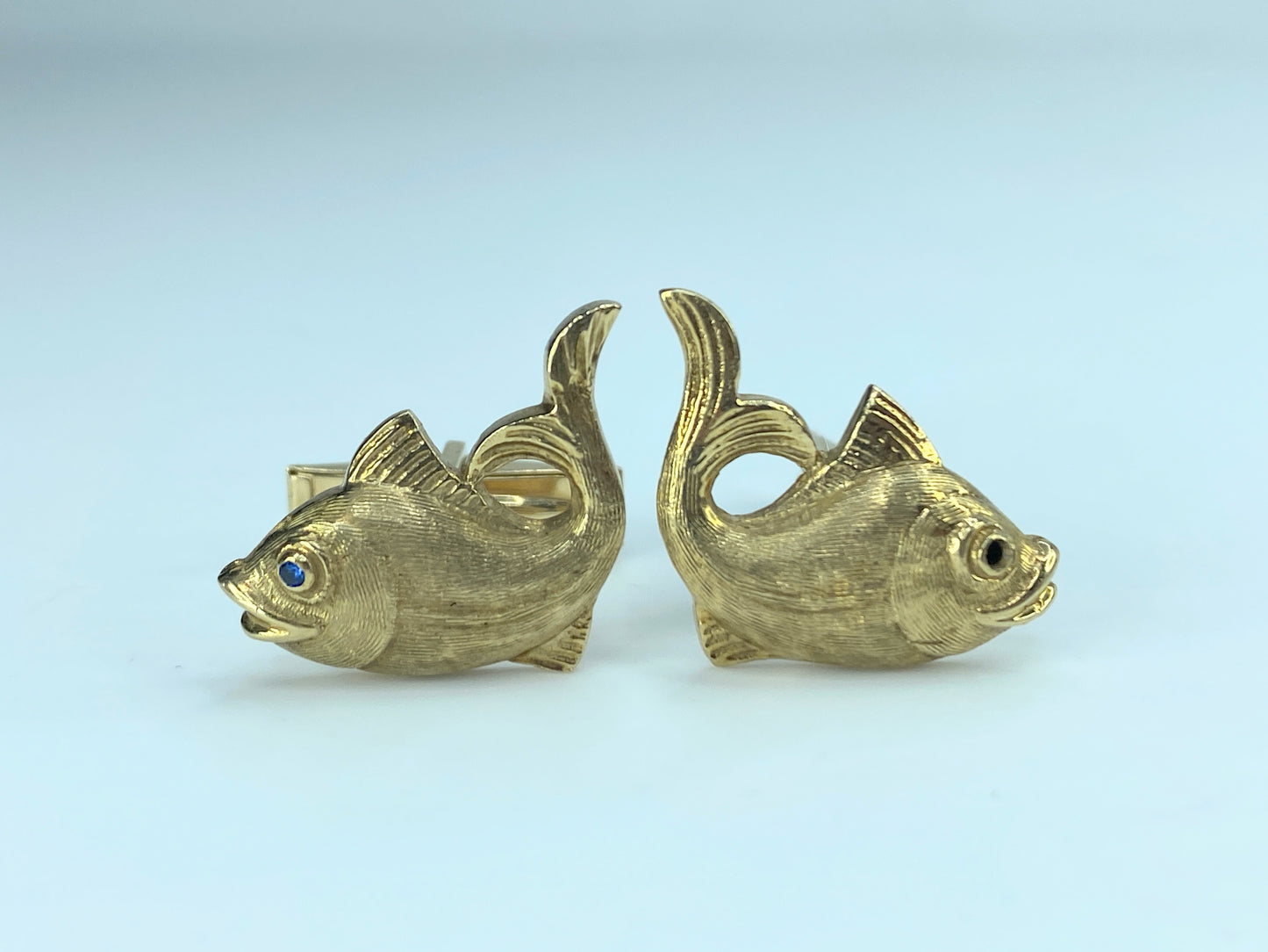 Whimsical 14k yellow gold Koi Fish sapphire eyes cufflink 9.8g JR9193