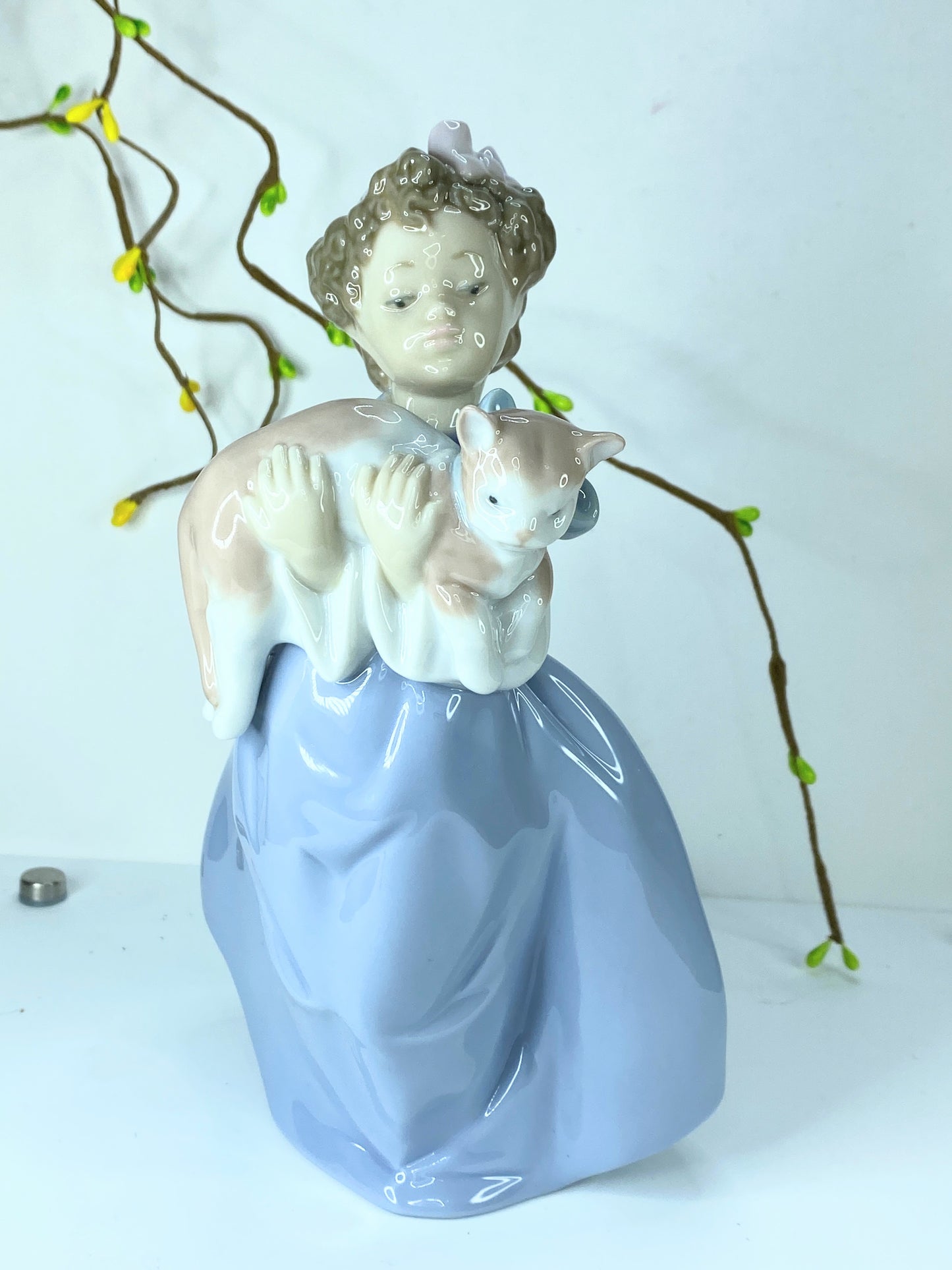 Lladro Figurine 6422 "My Chubby Kitty" Girl with Kitty Figurine