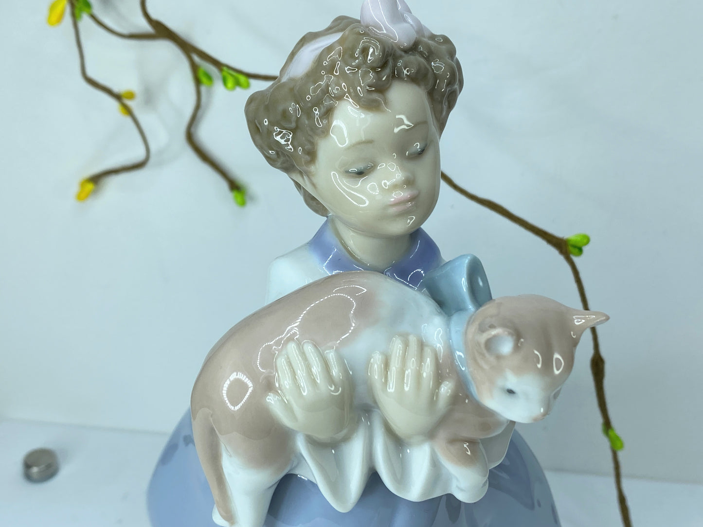 Lladro Figurine 6422 "My Chubby Kitty" Girl with Kitty Figurine