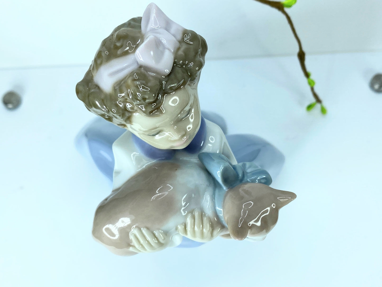 Lladro Figurine 6422 "My Chubby Kitty" Girl with Kitty Figurine