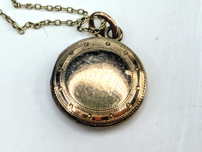 Antique Gold Locket Pendant Necklace 14K 15 Inch Round Locket JR1537