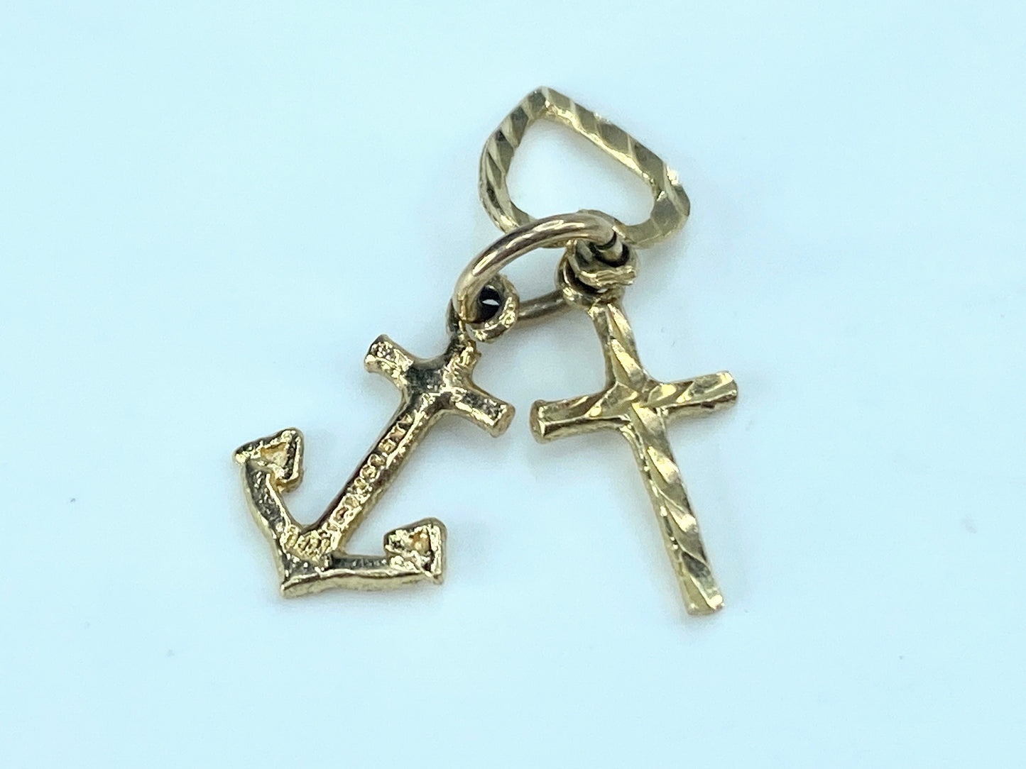 10K yellow gold Love, Faith and Hope charm JR9195