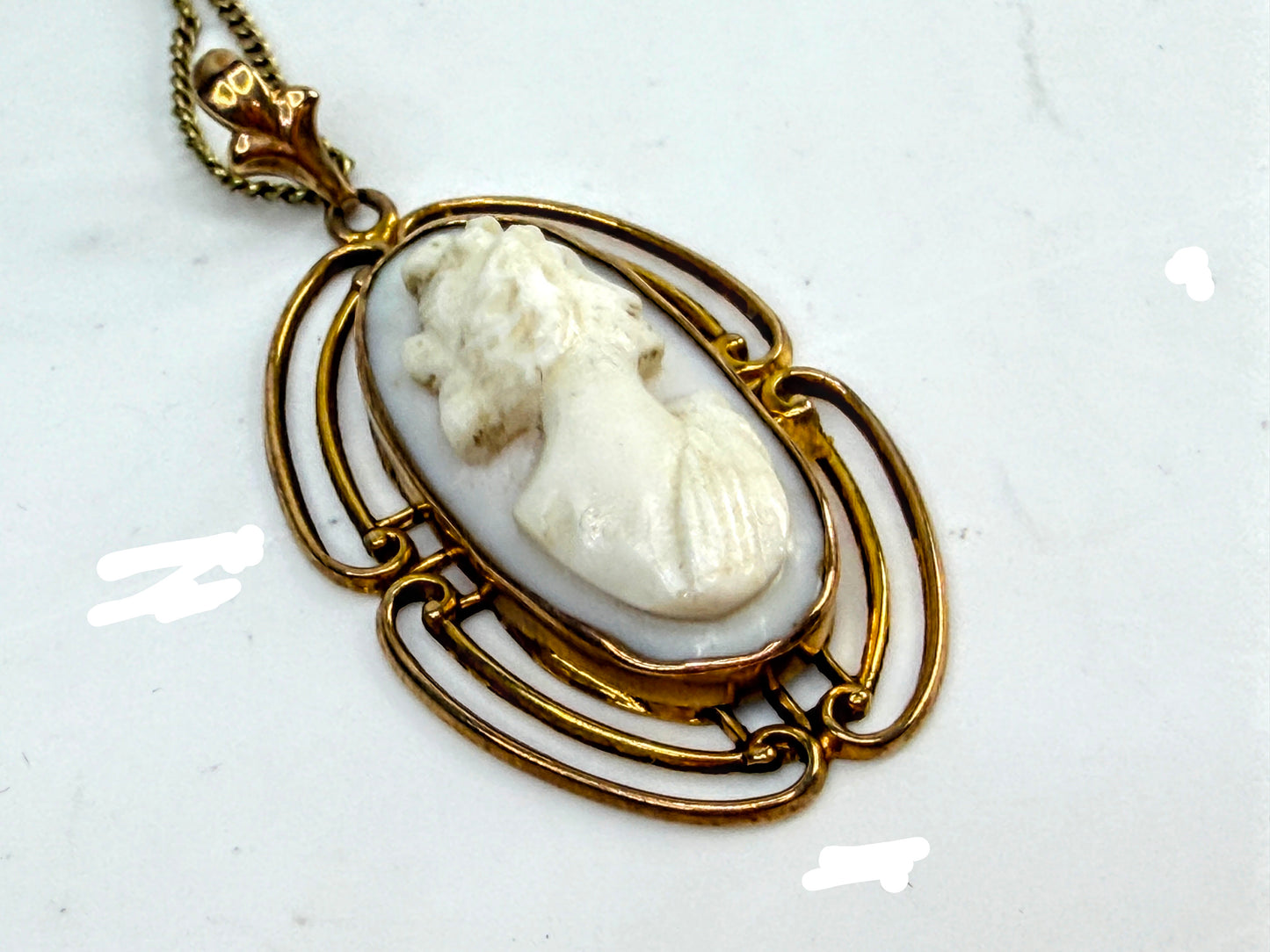 Vintage 10K Gold Carved Cameo Pendant Necklace 16 Inch JR1539