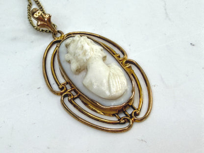 Vintage 10K Gold Carved Cameo Pendant Necklace 16 Inch JR1539