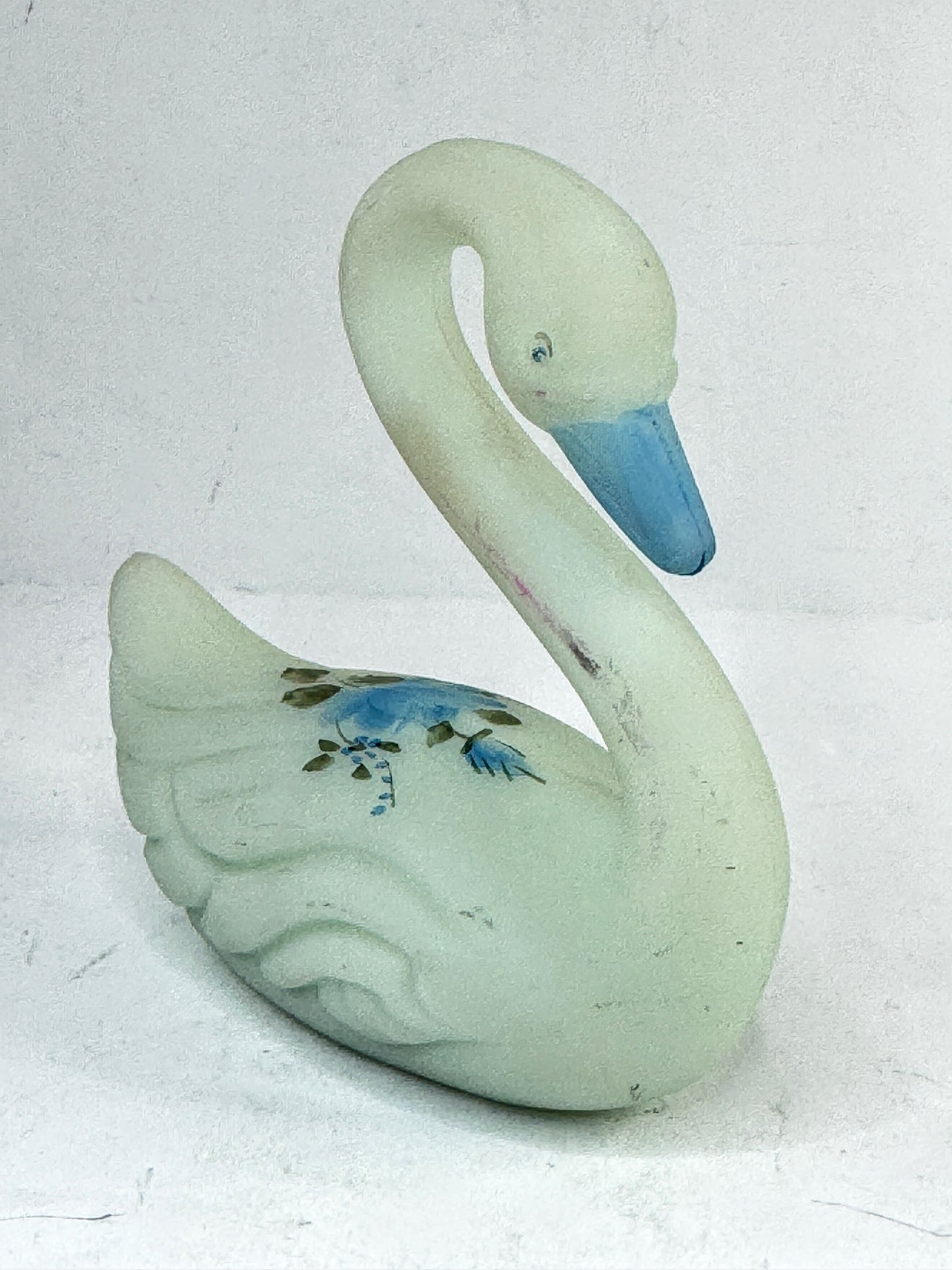 Vintage Hand Painted Swan Figurine Signed Frida Hubbard 1980 A292