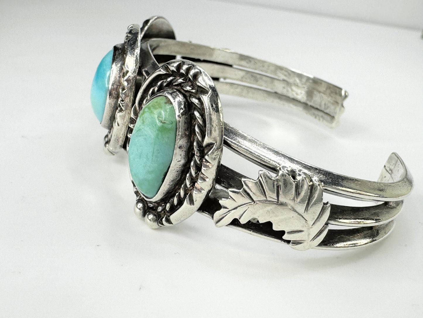 Native American Cuff with Three Stunning Turquoise Stones 37g 6.5" JR9437