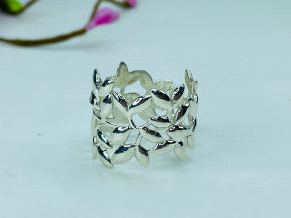 Tiffany & Co. Paloma Picasso Olive Leaf Ring in Sterling Silver JR992