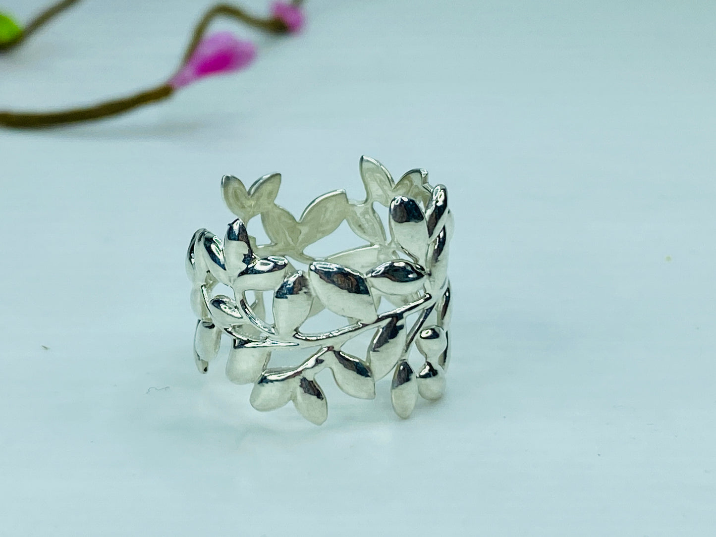 Tiffany & Co. Paloma Picasso Olive Leaf Ring in Sterling Silver JR992