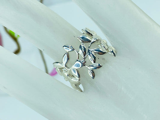Tiffany & Co. Paloma Picasso Olive Leaf Ring in Sterling Silver JR992