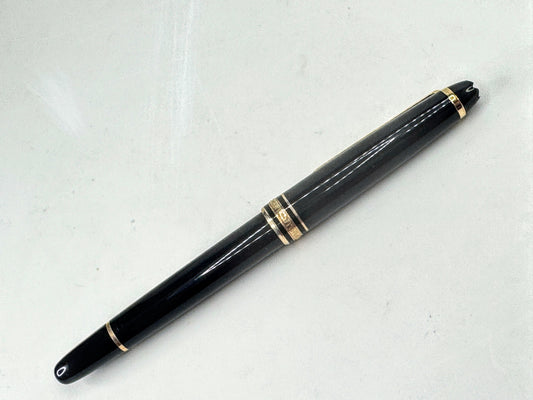 Vintage Montblanc Meisterstuck Classique 144 Fountain Pen 14K Med nib SS396