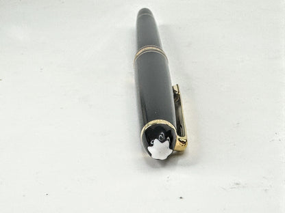 Vintage Montblanc Meisterstuck Classique 144 Fountain Pen 14K Med nib SS396
